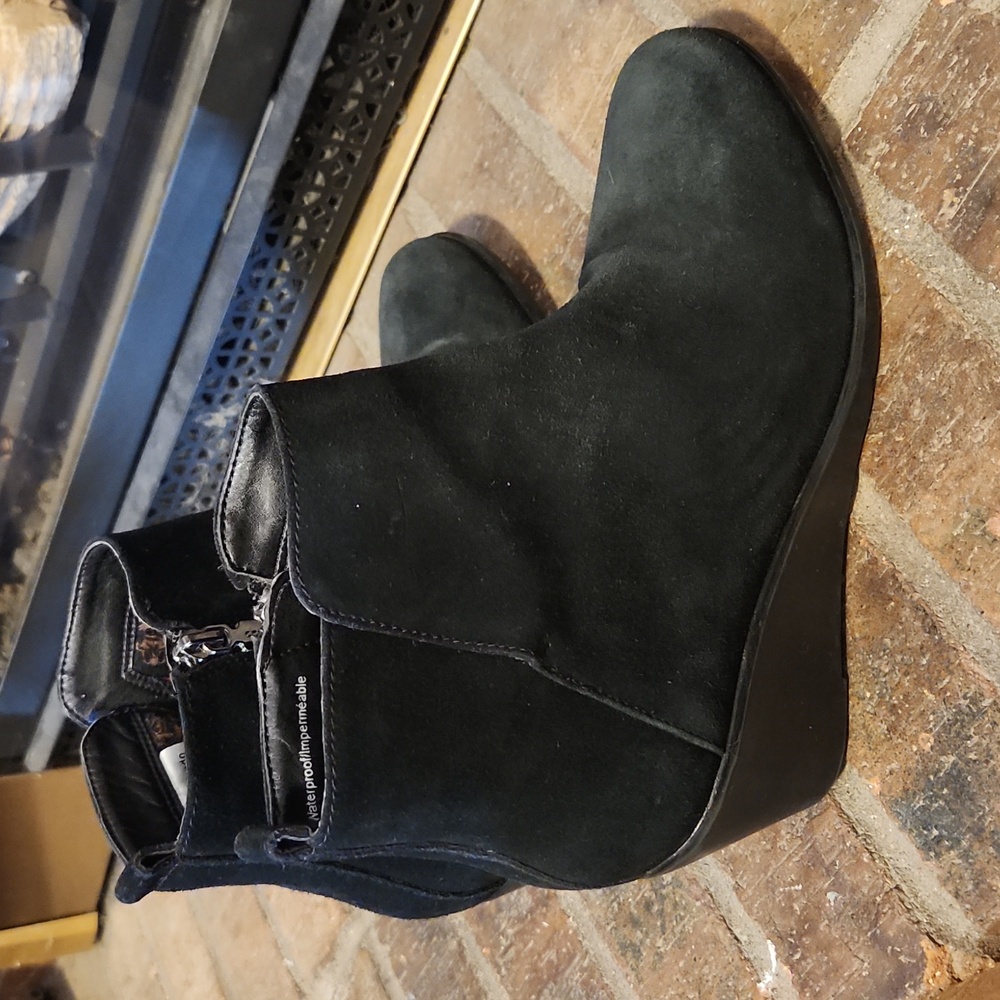 Blondo Black Suede Wedge Booties Size 9 Waterproof Classic Staple